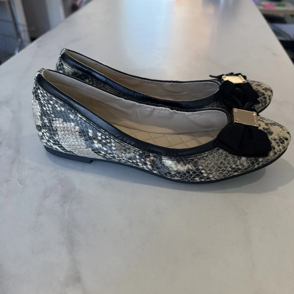 Cole Haan Snakeskin Ballet Flats Women's Size8Tan Black Bow Toe Leather ShoesEUC